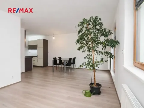 Pronájem bytu 1+kk, Praha - Slivenec, U svahu, 47 m2