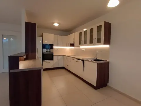 Prodej bytu 4+kk, Praha, Proutěná, 94 m2