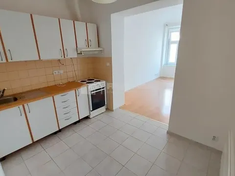 Pronájem bytu 1+kk, Praha - Břevnov, Šlikova, 35 m2