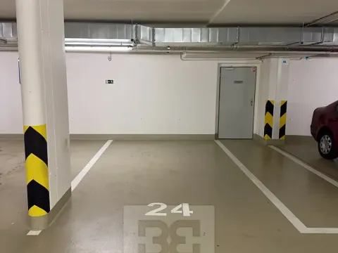 Pronájem garážového stání, Praha - Třebonice, K metru, 15 m2