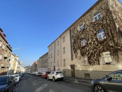 Pronájem bytu 1+kk, Praha - Břevnov, Šlikova, 29 m2