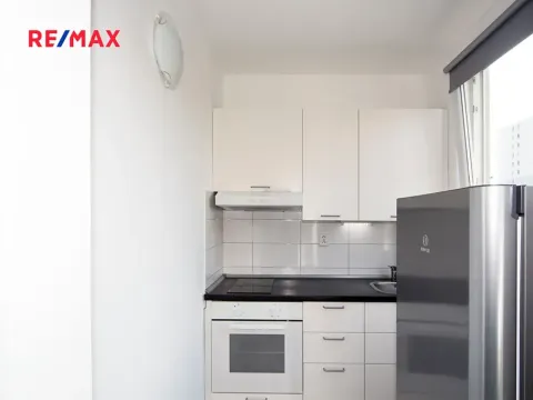 Pronájem bytu 1+kk, Praha - Modřany, Angelovova, 30 m2