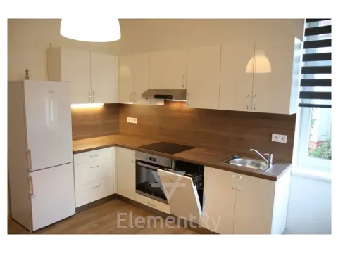 Pronájem bytu 1+1, Hradec Králové, V Lipkách, 32 m2