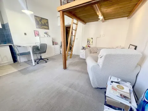 Pronájem bytu 1+kk, Praha, Pelhřimovská, 30 m2