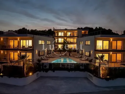 Prodej bytu 3+kk, Sućuraj, Chorvatsko, 220 m2