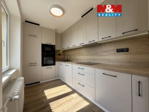 Prodej bytu 3+1, Karviná - Mizerov, tř. Těreškovové, 66 m2