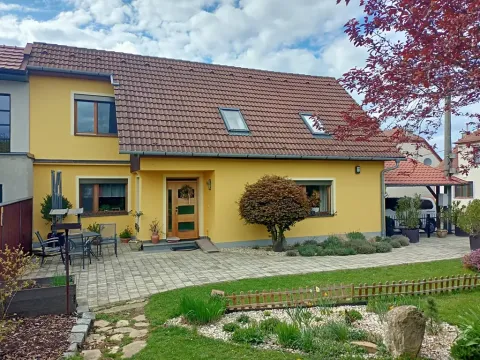 Pronájem rodinného domu, Hluk, 200 m2