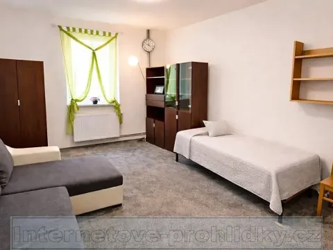 Pronájem bytu 1+1, Praha - Holyně, 40 m2