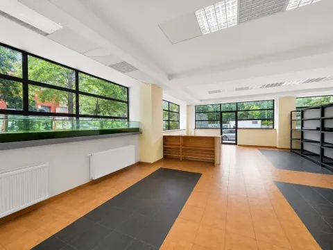 Pronájem obchodního prostoru, Kralupy nad Vltavou, Palackého nám., 135 m2