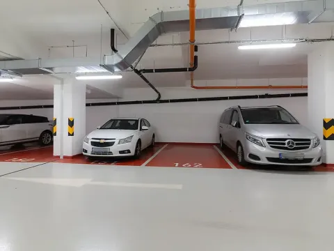 Pronájem garážového stání, Praha - Modřany, Zlochova, 13 m2