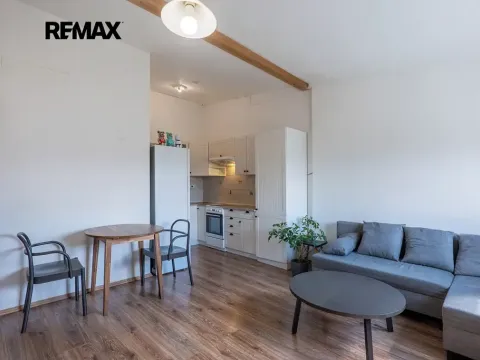 Pronájem bytu 2+kk, Praha - Žižkov, Biskupcova, 38 m2