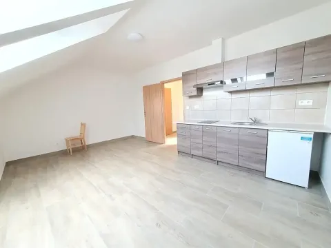 Pronájem bytu 1+kk, Praha - Slivenec, Ke Smíchovu, 28 m2