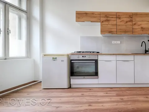 Pronájem bytu 1+1, Praha - Nové Město, Na Moráni, 35 m2