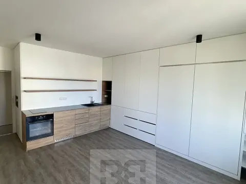 Pronájem bytu 1+kk, Praha - Hlubočepy, Vítové, 30 m2