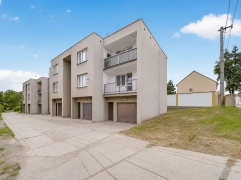 Prodej bytu 3+1, Černuc, 79 m2