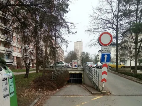 Pronájem garážového stání, Hradec Králové, Jungmannova, 6 m2