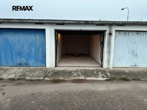 Pronájem garáže, Hradec Králové, 20 m2