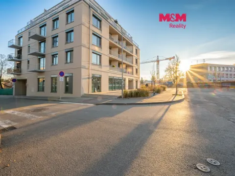 Pronájem garážového stání, Benešov, Dukelská, 14 m2