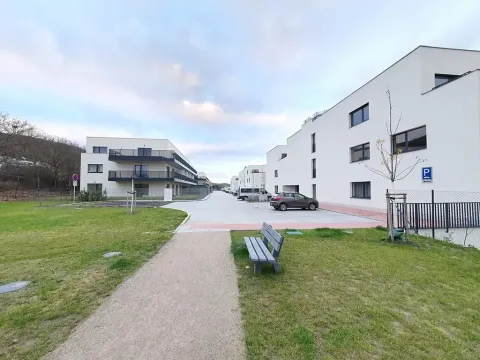 Pronájem bytu 1+kk, Beroun, U Židovského hřbitova, 46 m2