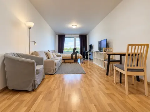 Pronájem bytu 1+kk, Praha - Strašnice, Zvěřinova, 45 m2
