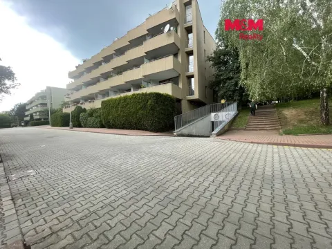 Pronájem garážového stání, Praha - Troja, K Haltýři, 13 m2