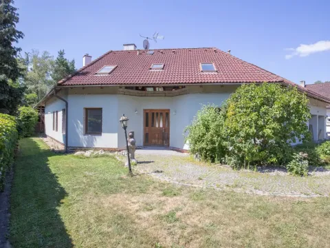 Prodej rodinného domu, Sezemice - Veská, 400 m2