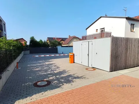 Pronájem garážového stání, Praha - Štěrboholy, K učilišti, 303 m2