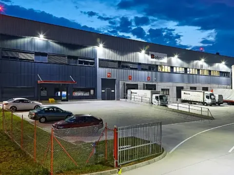 Pronájem skladu, Hostivice, 2700 m2
