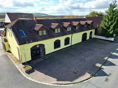 Prodej ubytování, Břežany I, 400 m2