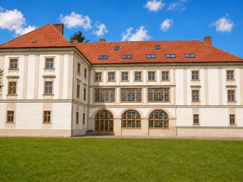 Prodej činžovního domu, Batelov, náměstí Míru, 2200 m2