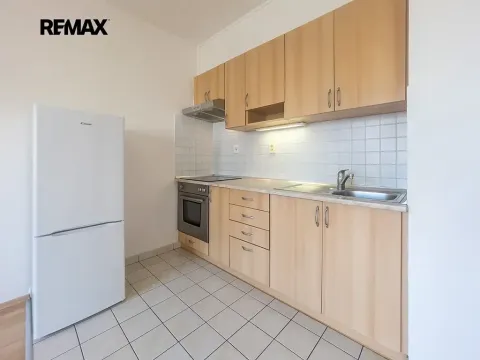 Pronájem bytu 1+kk, Praha - Horní Měcholupy, Padovská, 32 m2