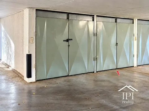 Pronájem garáže, Praha - Kobylisy, Famfulíkova, 19 m2