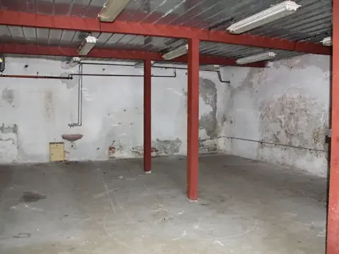 Pronájem skladu, Karlovy Vary, Jáchymovská, 120 m2